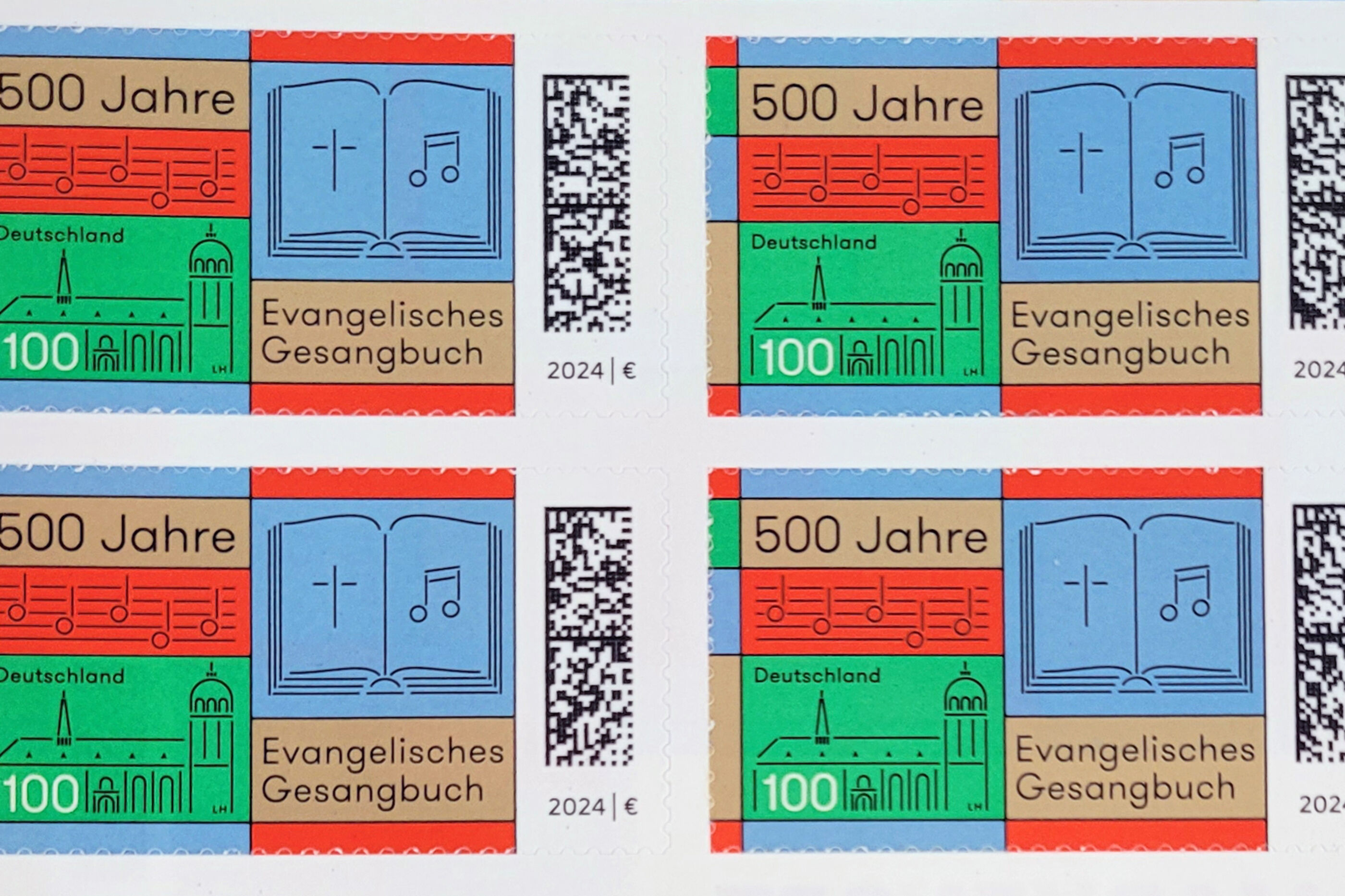 Ein Bogen der Sonderbriefmarke „500 Jahre Evangelisches Gesangbuch“.